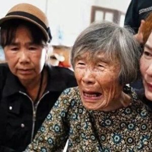 时隔70多年,93岁的妻子与20岁的丈夫终于“相见”-八博网