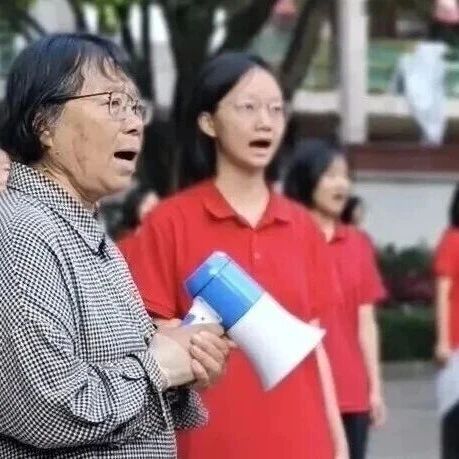 张桂梅,第16年送考!-八博网