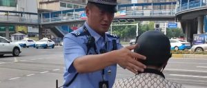 花样百出!乱戴“头盔”要吃“大亏”-八博网