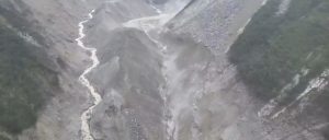 新的堰塞湖正在形成,吉隆口岸附近抢险救援人员已转移到安全位置-八博网