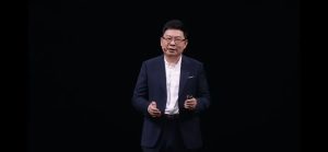 华为首发“四卡三待”-八博网