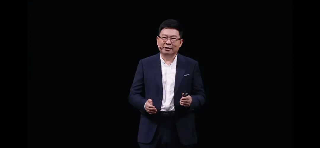 华为首发“四卡三待”-八博网