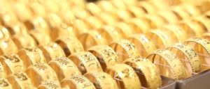 “金镯子断货”！水贝黄金，外国游客组团扫货-八博网