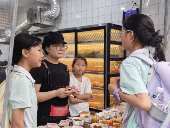 图片[3]-背首诗就送炸串？“我不是馋哈~妈，我小学课本给我找出来……”-八博网